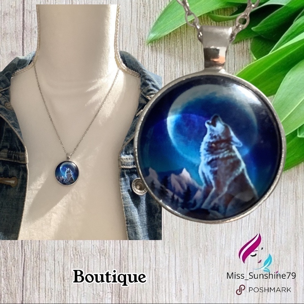 Boutique - Howling wolf moon night cabochon necklace